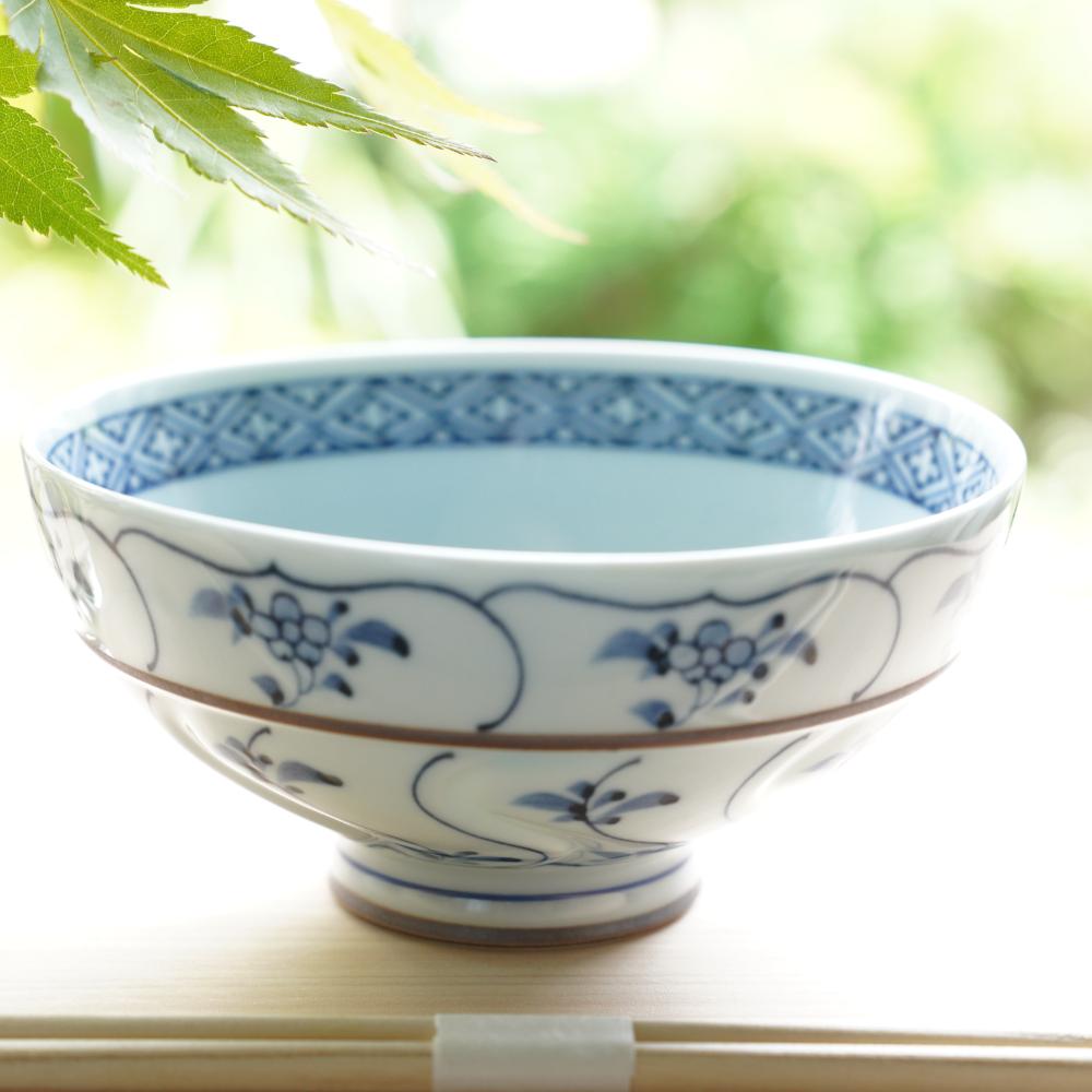 ARITA WARE "IKKANNJIN" CARVED TEA BOWL WITH WILD FLOWERS (LARGE)