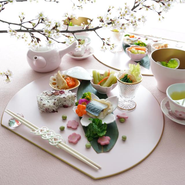 HALF-MOON TRAY – PALE PINK